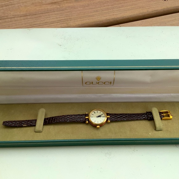 Ladies authentic Gucci watch💚❤️💛 - Picture 11 of 13